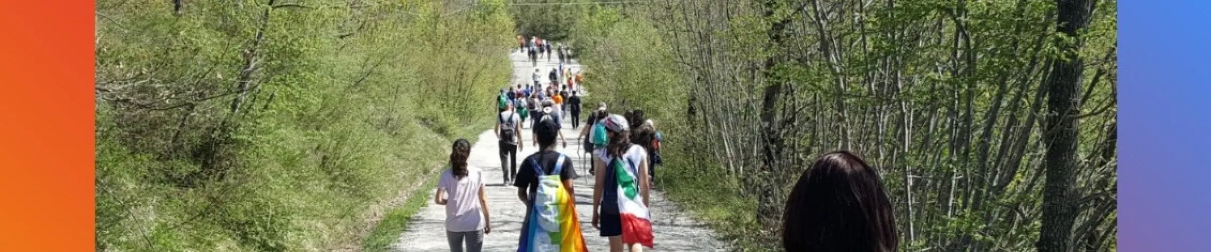 persone che camminano