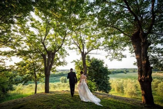 sposi in mezzo alla natura