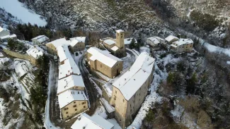 Casteldelci con neve da drone