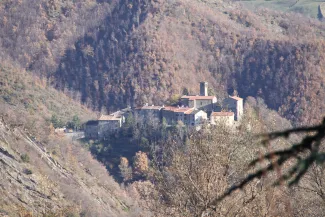 Casteldelci in lontanaza